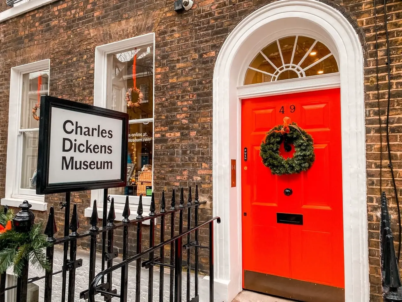 dickens tour in london