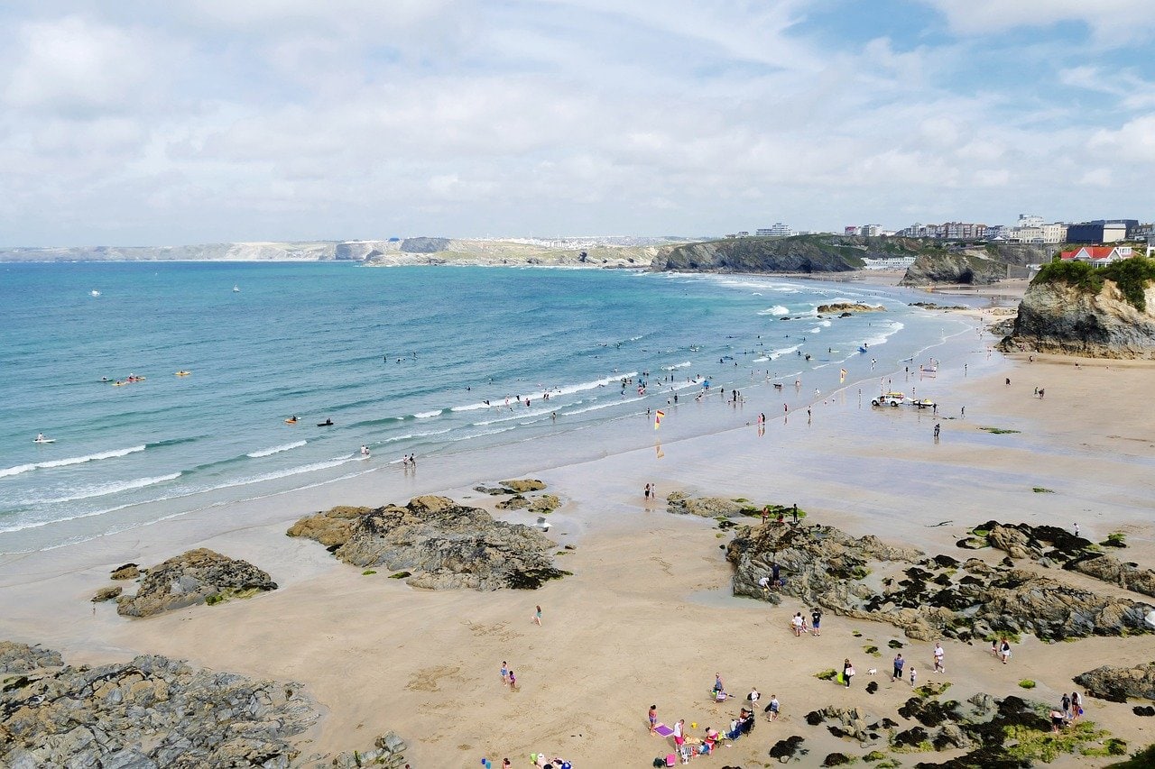 best surfing beaches in cornwall for beginners