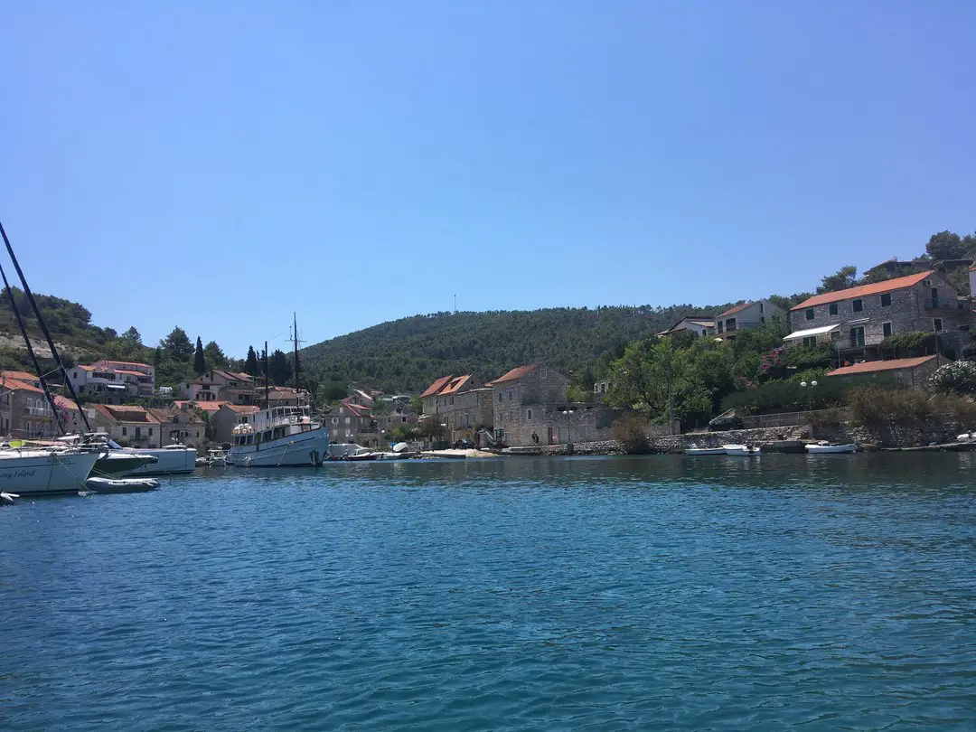 3 island tour from split