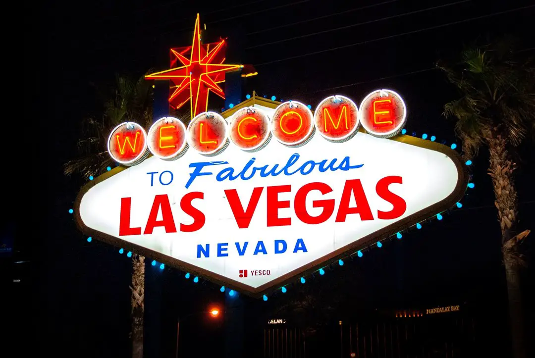 visit the las vegas sign