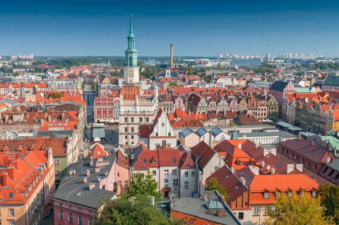 Panoramic view of Poznan cityscape highlighting the Town Hall and colourful buildings.