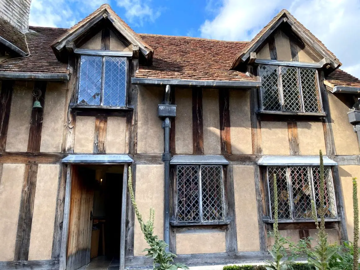 Tudor House in England, an essential stop on any Stratford upon Avon itinerary.