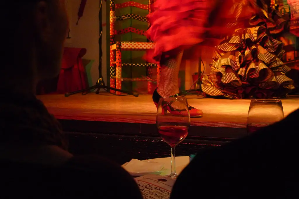 flamenco performance with drinks