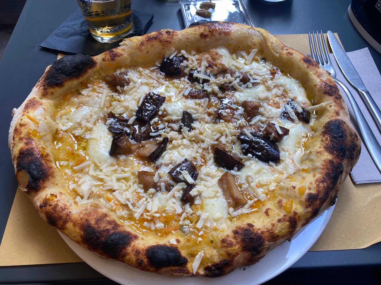 Authentic Sicilian pizza in Palermo