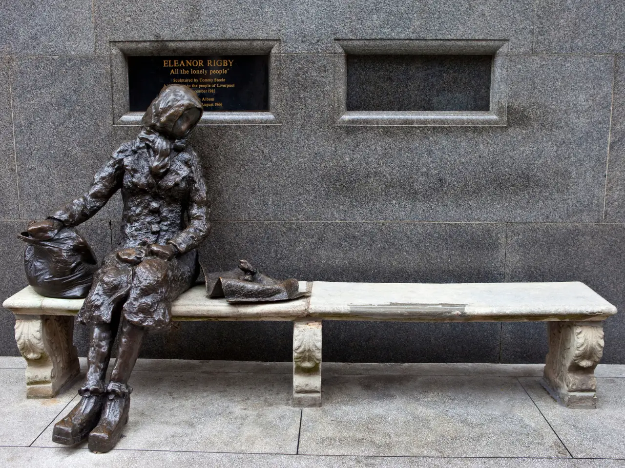 Eleanor Rigby statue in Liverpool