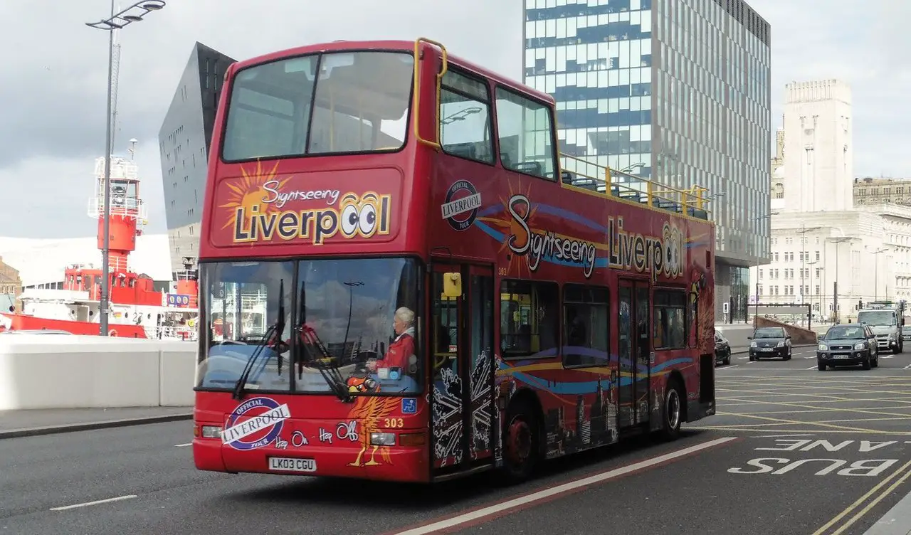 Liverpool tourist sightseeing bus tour
