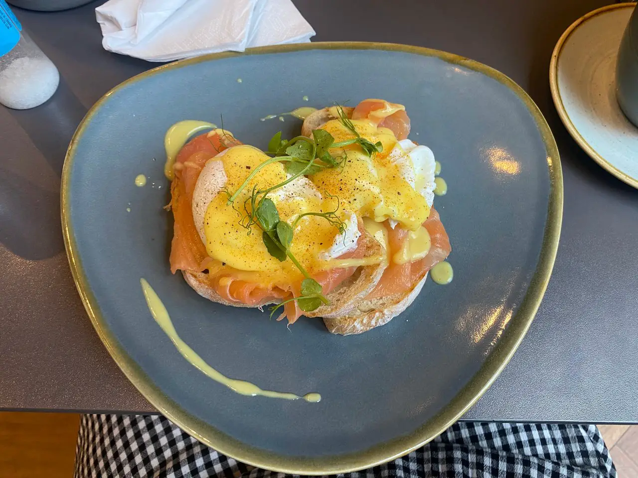 Smoked salmon benedict on a blue plate